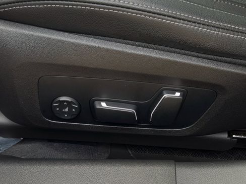 Used 2025 BMW 330i Sedan w/ Convenience Package image 11