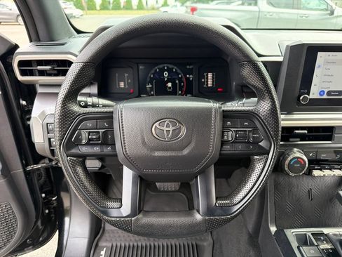Used 2025 Toyota Tacoma SR5 AWD/4WD image 15