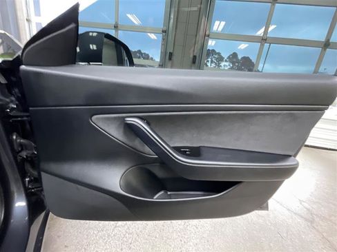 Used 2018 Tesla Model 3 Long Range image 21