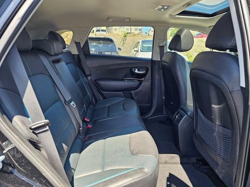 Used 2020 Kia Niro EX Premium w/ Cold Weather Package FWD image 12