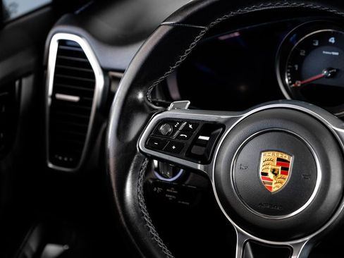 Used 2019 Porsche Cayenne S image 14