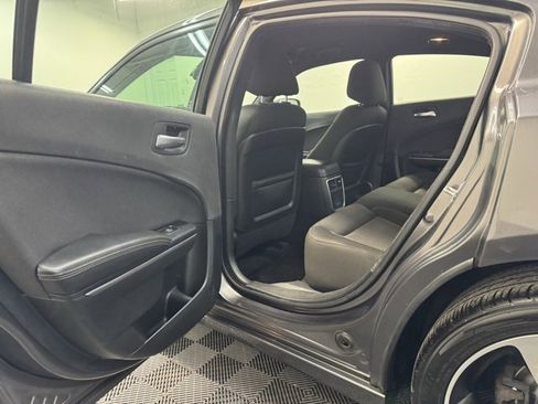 Used 2017 Dodge Charger SE w/ Popular Equipment Group image 23