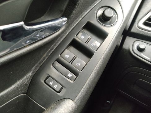 Used 2022 Chevrolet Trax LT w/ LT Convenience Package image 27