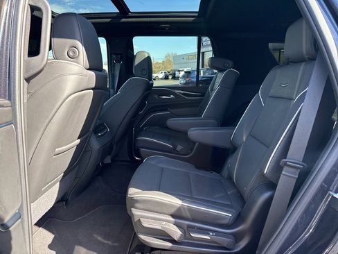 Used 2024 Cadillac Escalade Sport w/ LPO, ONYX Package image 43