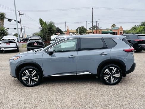 Used 2023 Nissan Rogue SL w/ SL Premium Package image 3