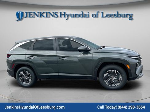 New 2026 Hyundai Tucson Blue SE image 2