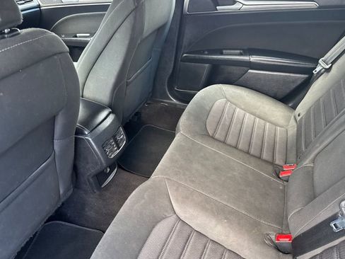 Used 2019 Ford Fusion SE FWD image 12