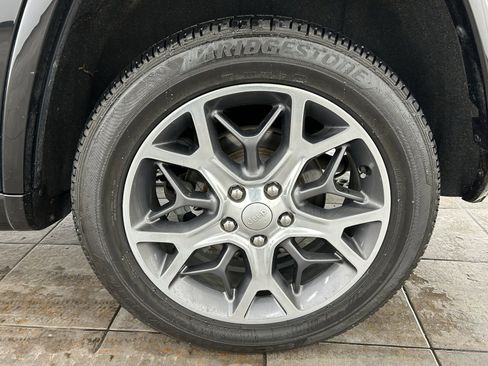 Used 2020 Jeep Grand Cherokee Overland image 36