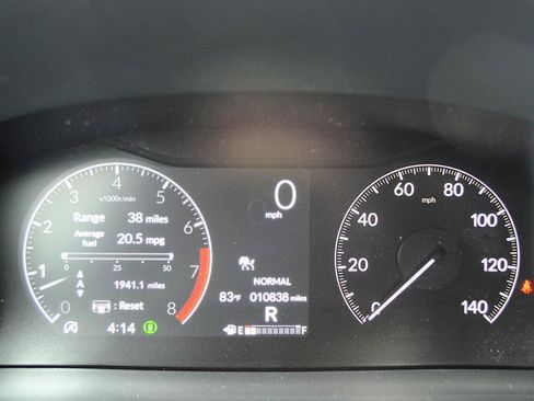 Used 2025 Honda Pilot TrailSport image 34