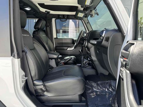 Used 2018 Jeep Wrangler Rubicon w/ Power Convenience Group AWD/4WD image 6
