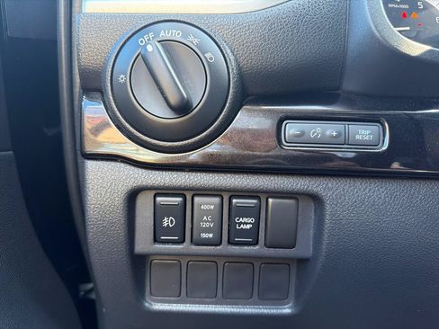 Used 2017 Nissan Titan SV AWD/4WD image 20