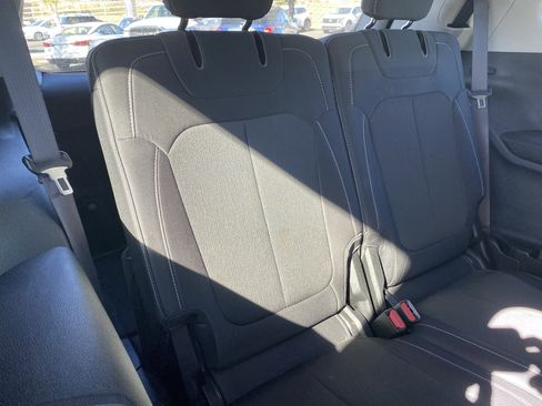 Used 2023 Jeep Grand Cherokee L Laredo image 12