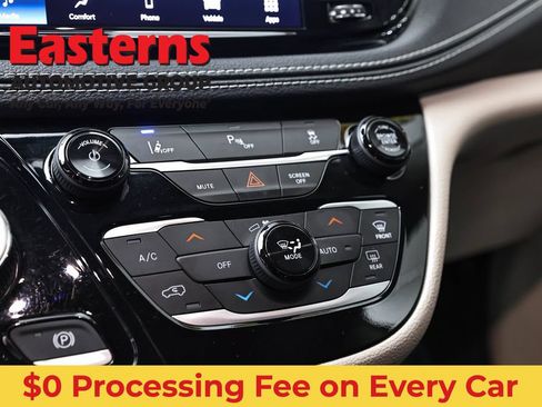 Used 2023 Chrysler Pacifica Touring-L FWD image 19