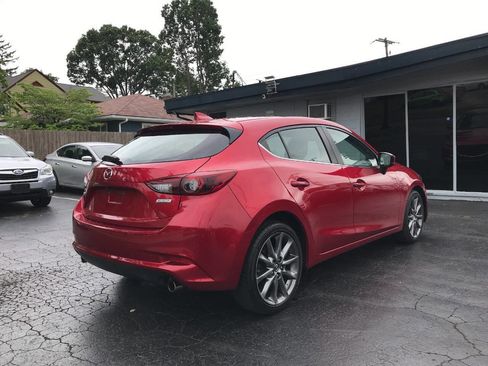 Used 2018 MAZDA MAZDA3 Grand Touring w/ Premium Equipment Package FWD image 7