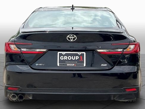 Used 2025 Toyota Camry SE image 5