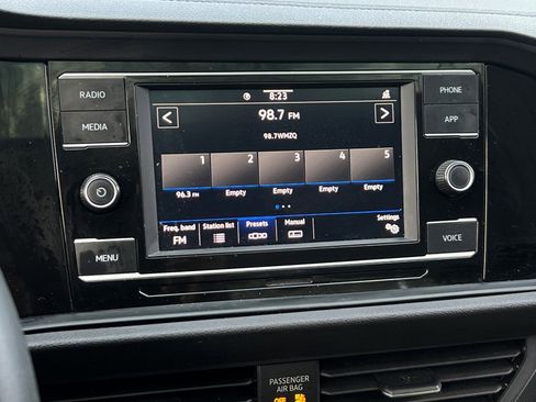 Used 2021 Volkswagen Jetta SE w/ SE Cold Weather Package image 20