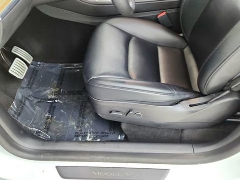 Used 2022 Tesla Model Y Performance image 34