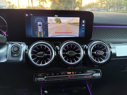 Used 2025 Mercedes-Benz GLB 250 image 11