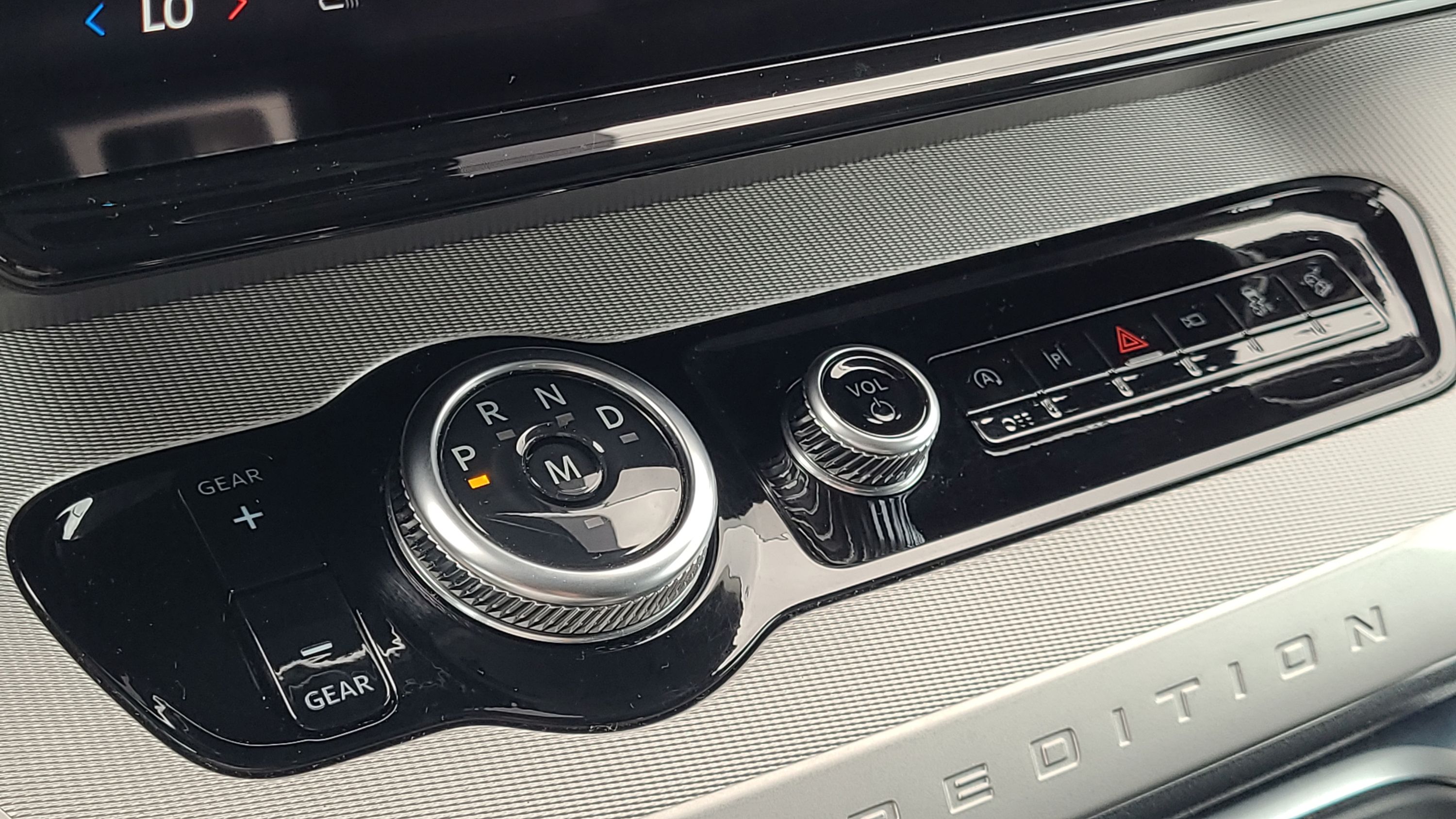Certified 2025 Ford Expedition Active AWD/4WD image 23