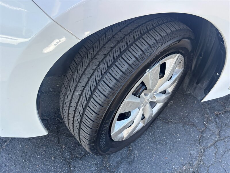 Used 2016 Toyota Corolla LE FWD image 17