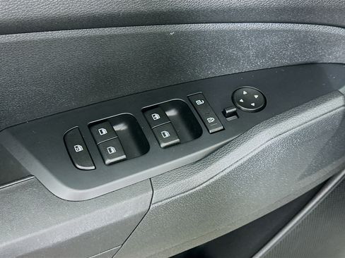 Used 2025 Kia Sportage LX image 15