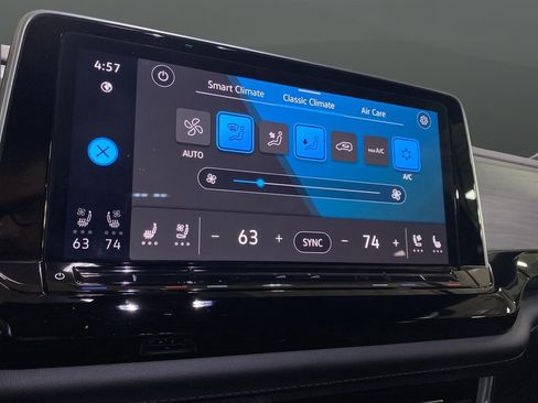 Used 2024 Volkswagen Atlas Cross Sport SE w/ Black Wheel Package image 19