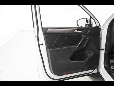 Used 2023 Volkswagen Tiguan SEL R-Line AWD/4WD image 4