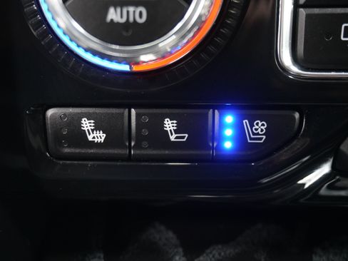 Used 2023 GMC Yukon XL Denali AWD/4WD image 26