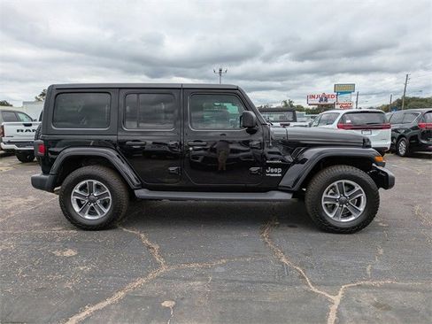 Used 2019 Jeep Wrangler Unlimited Sahara image 3