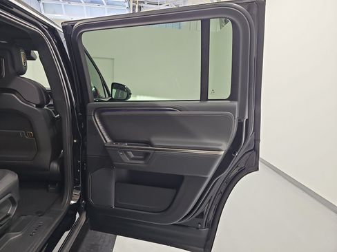 Used 2025 Rivian R1S Adventure AWD/4WD image 19