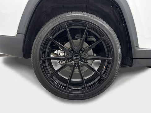 Used 2025 Jeep Grand Cherokee Limited w/ Black Appearance Package image 43