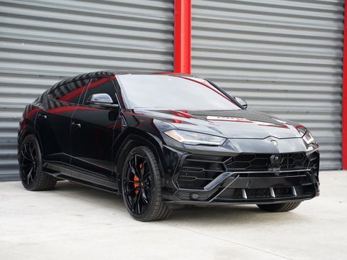 Used 2020 Lamborghini Urus image 3