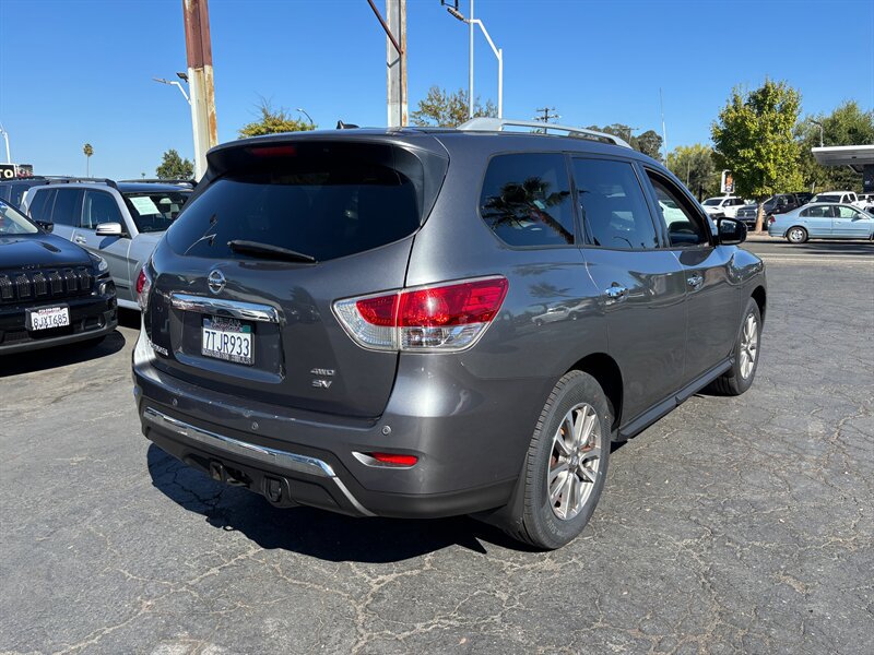 Used 2015 Nissan Pathfinder SV w/ Trailer Tow Package FWD image 3