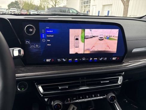 Used 2025 Chevrolet Traverse High Country AWD/4WD image 17