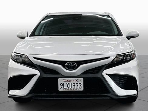 Used 2024 Toyota Camry SE image 3