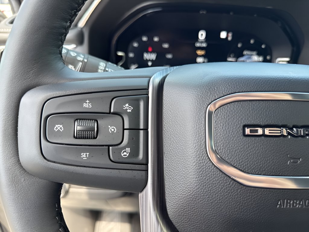 Used 2023 GMC Yukon Denali Ultimate AWD/4WD image 18