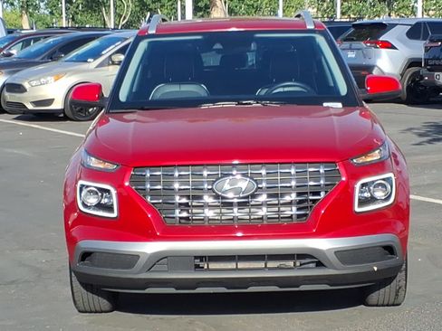 Used 2022 Hyundai Venue Limited FWD image 2
