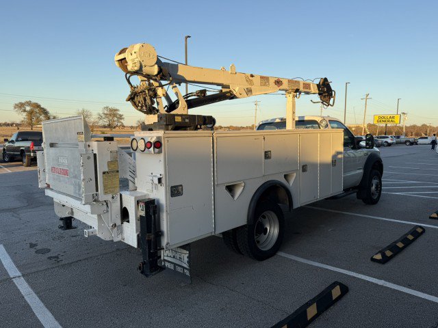 Used 2007 Ford F550 2WD Regular Cab Super Duty image 3