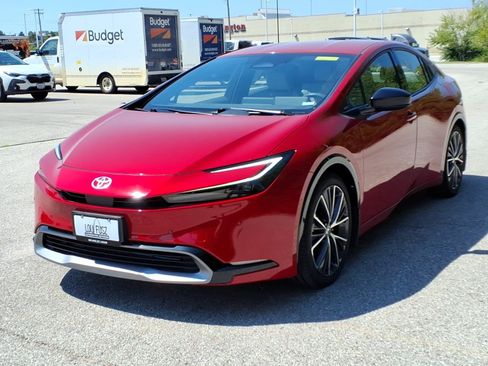 Used 2023 Toyota Prius XLE FWD image 2