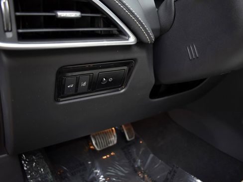 Used 2018 Jaguar F-PACE R-Sport image 31