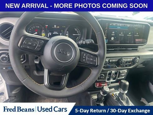 Used 2024 Jeep Wrangler Unlimited AWD/4WD image 11