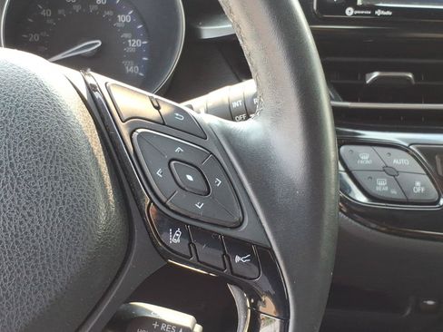 Used 2018 Toyota C-HR XLE FWD image 17