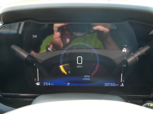 Used 2025 Chevrolet Trax RS w/ Driver Confidence Package FWD image 21