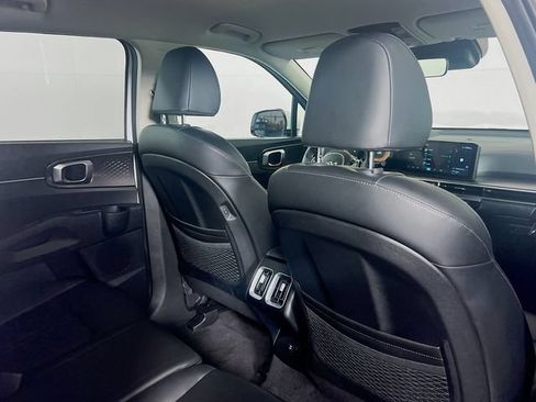 Used 2025 Kia Sorento S FWD image 8