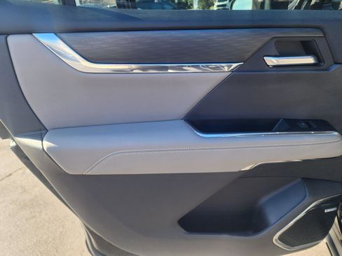 Used 2024 GMC Acadia Elevation w/ Luxury Package image 16