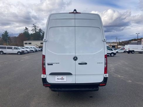 Used 2022 Mercedes-Benz Sprinter 2500 image 6