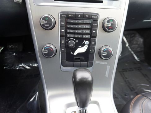 Used 2011 Volvo XC60 3.2 image 18