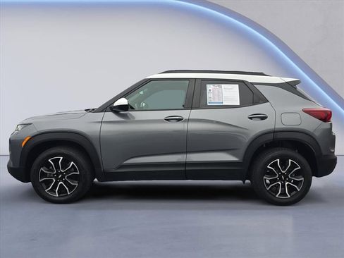 Used 2021 Chevrolet TrailBlazer ACTIV w/ Technology Package image 2