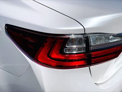 Used 2018 Lexus ES 350 w/ Navigation System Package FWD image 27