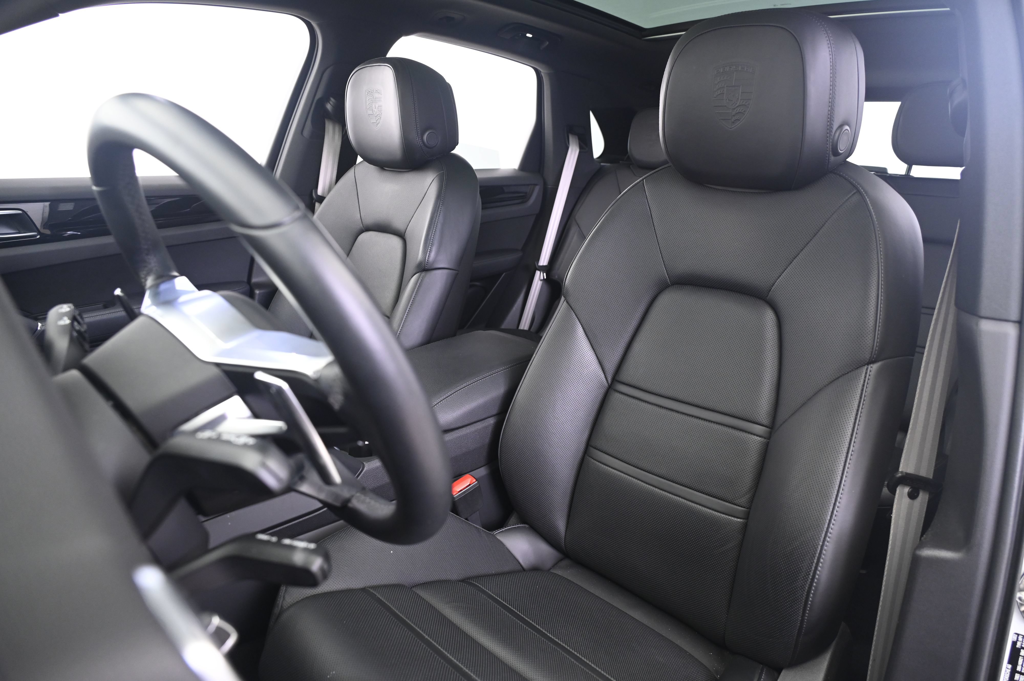 Certified 2023 Porsche Cayenne AWD/4WD image 5